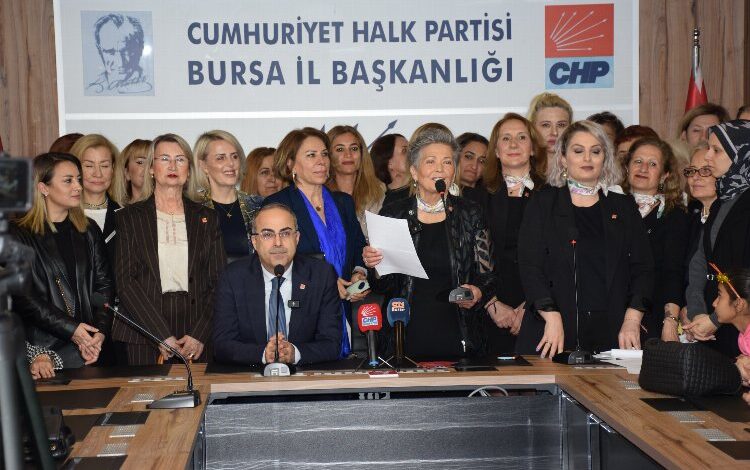 CHP’li kadınlar Bursa’da salona sığmadı CHP’li kadınlar Bursa’da salona sığmadı