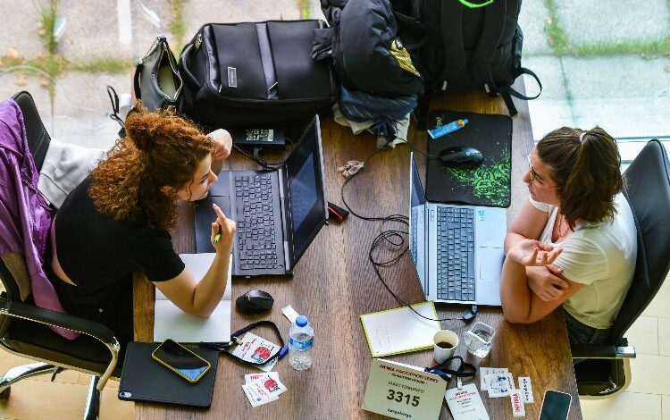 Bilişim sektöründe gençlere destek