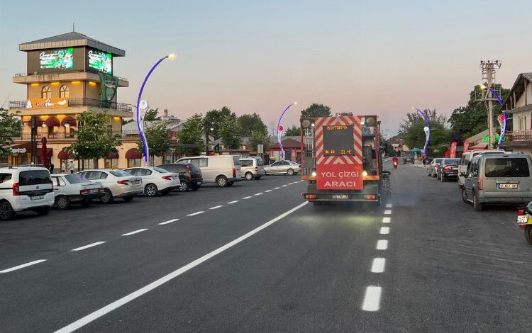 Kocaeli’de Karamürsel’in yol çizgileri de çekildi Kocaeli’de Karamürsel’in yol çizgileri de çekildi