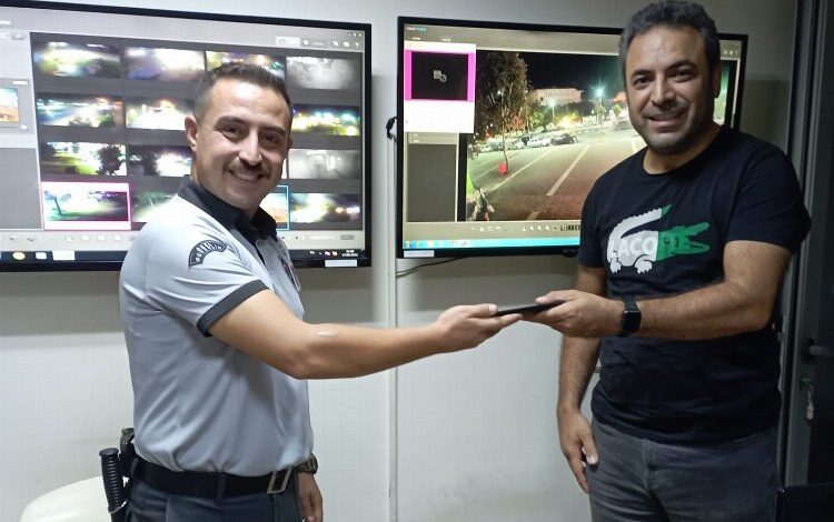 Manisa Zabıtası değerli eşyaları sahiplerine ulaştırdı Manisa Zabıtası değerli eşyaları sahiplerine ulaştırdı