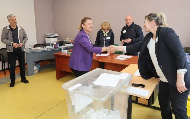 İzmit’te oy kullanan soydaşlar unutulmadı İzmit’te oy kullanan soydaşlar unutulmadı