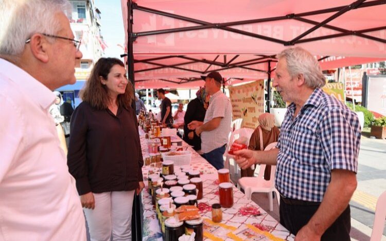 İzmit Belediyesi’nden bal üreticilerine destek İzmit Belediyesi’nden bal üreticilerine destek