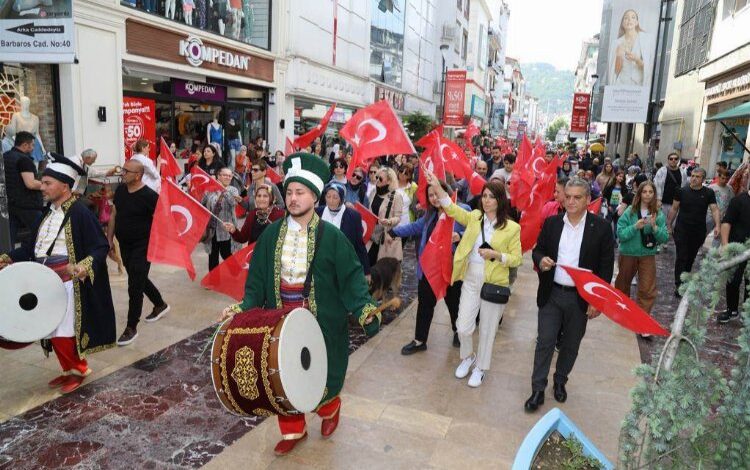 Ordu sokaklarında İstanbul’un Fethi coşkusu