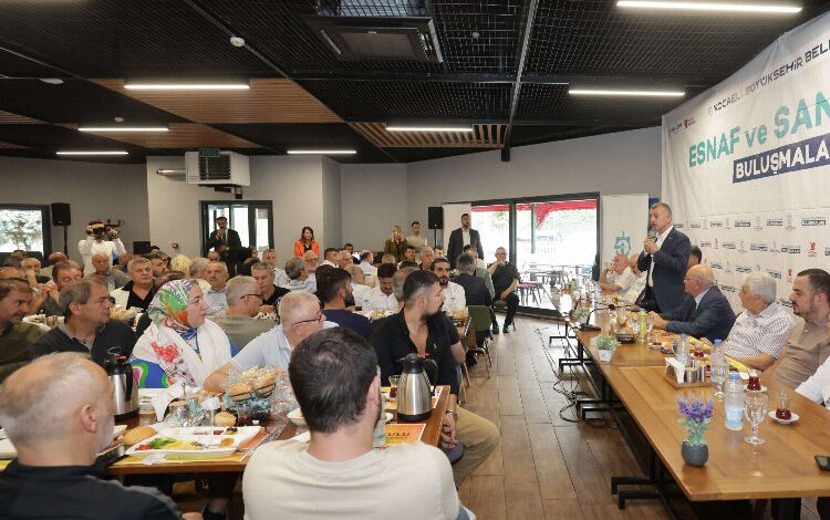 Başkan Büyükakın Kartepe esnafıyla buluştu Başkan Büyükakın Kartepe esnafıyla buluştu