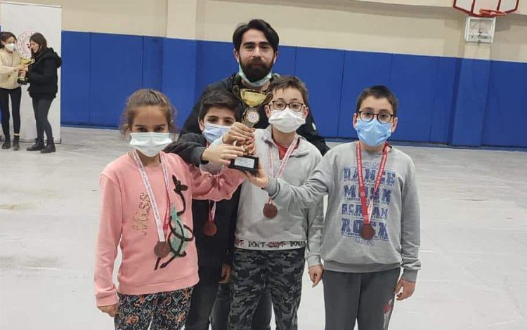 Bilecik Pazaryeri’nde öğrenciler satranç turnuvasında başarılı oldular Bilecik Pazaryeri’nde öğrenciler satranç turnuvasında başarılı oldular