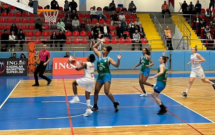 İzmit’in Perileri deplasmandan mutlu döndü İzmit’in Perileri deplasmandan mutlu döndü