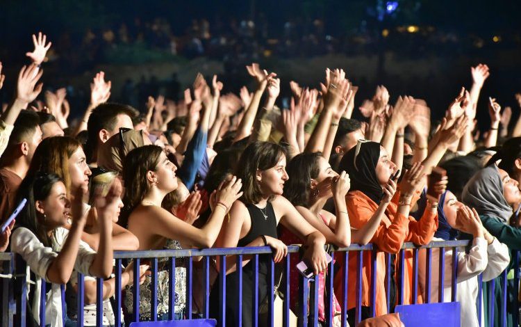 DEÜ’de üç günlük şenlik rüzgarı esti