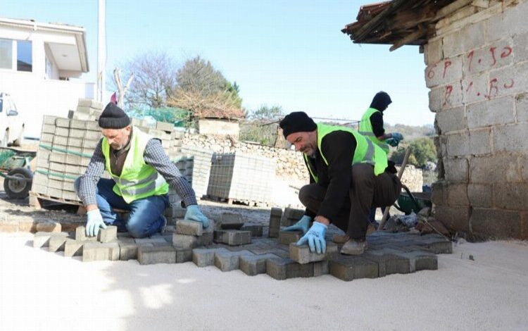 Bursa İnegöl kırsalında yollar parke taşla kaplanıyor Bursa İnegöl kırsalında yollar parke taşla kaplanıyor