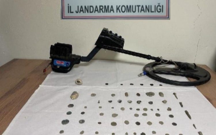 Niğde’de tarihi eser kaçakçıları jandarmadan kaçamadı