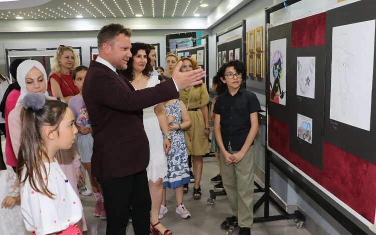 Manisa’da öğrencilerden yılsonu sergisi