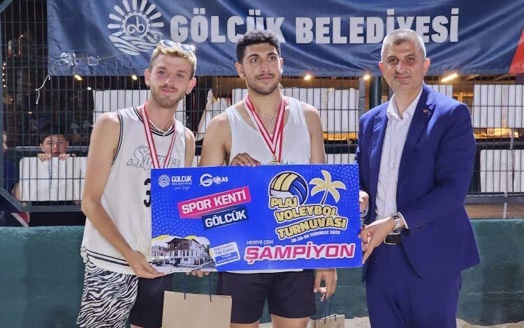 Gölcük’teki Plaj Voleybolu’nda şampiyon belli oldu