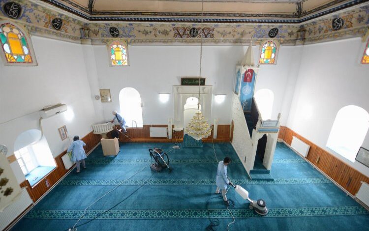 Belediyeden ibadethanelere sonbahar temizliği