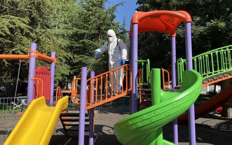 Kayseri Melikgazi’de parklara dezenfeksiyon