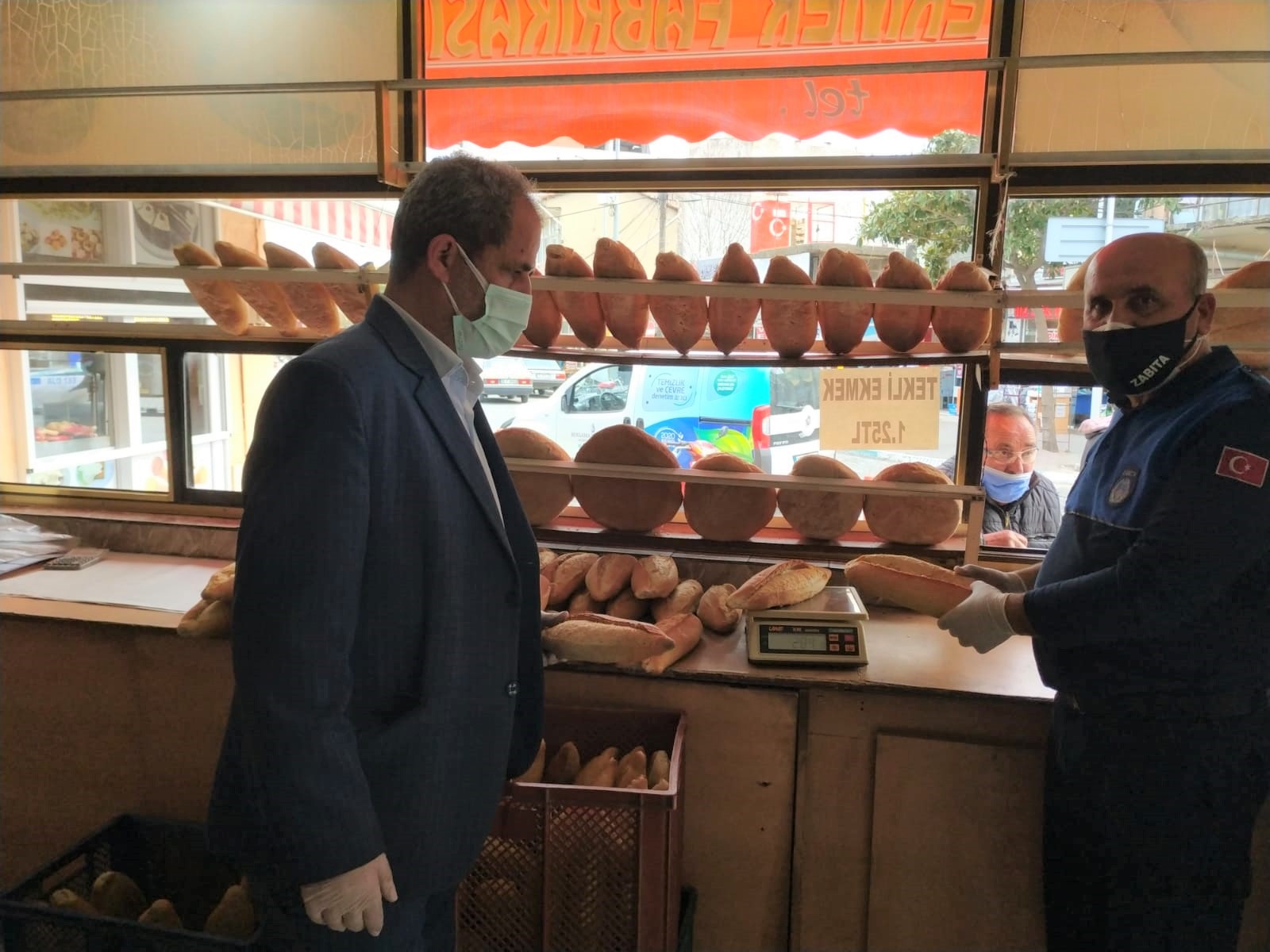 İzmir Bergama’da fırınlara Ramazan denetimi İzmir Bergama’da fırınlara Ramazan denetimi