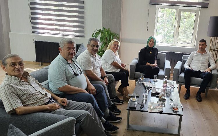 Karayün: Cumhurbaşkanımız yerel basına sahip çıkmalı Karayün: Cumhurbaşkanımız yerel basına sahip çıkmalı