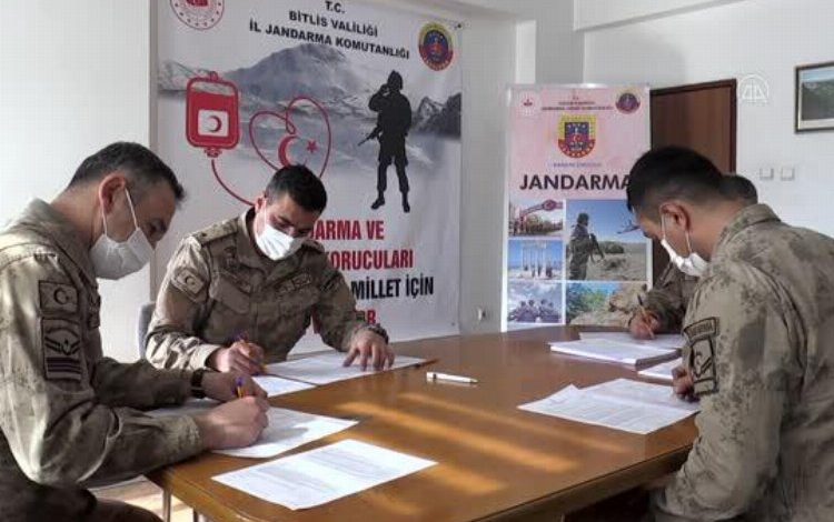 Bitlis’te Jandarma’dan kan bağışına destek Bitlis’te Jandarma’dan kan bağışına destek