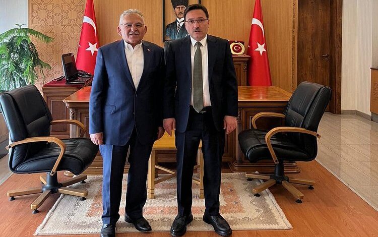 Memduh Büyükkılıç’tan Vali Çiçek’e özel ziyaret Memduh Büyükkılıç’tan Vali Çiçek’e özel ziyaret