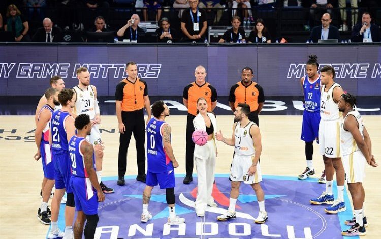 Pembe Top 10’uncu yılında Cansu Dere’nin elinden havalandı Pembe Top 10’uncu yılında Cansu Dere’nin elinden havalandı