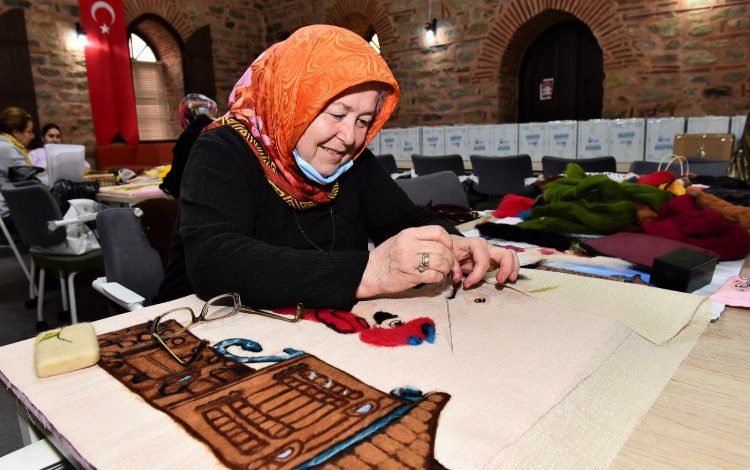 Bursa’da Yıldırımlı kadınlar ‘keçe’ye hayat veriyor Bursa’da Yıldırımlı kadınlar ‘keçe’ye hayat veriyor