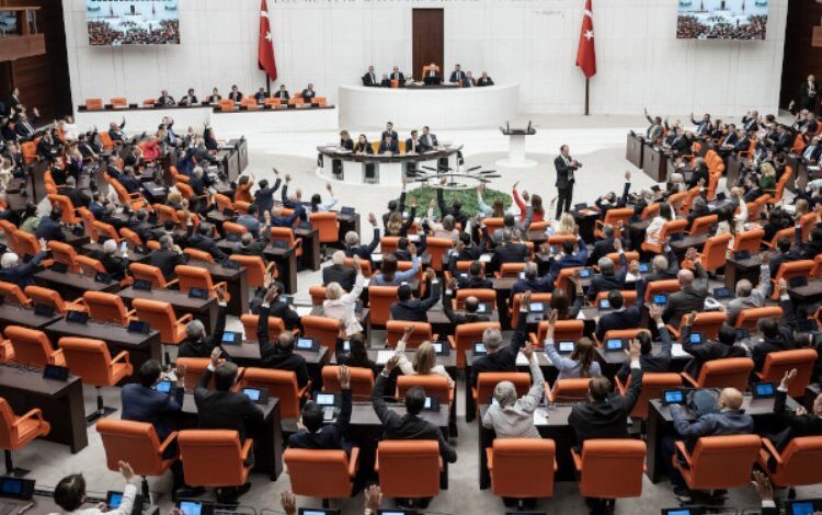 TBMM’de divan ve komisyon seçimleri yapıldı TBMM’de divan ve komisyon seçimleri yapıldı