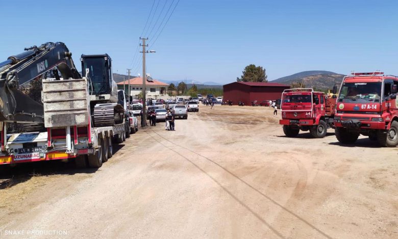 Manisa’dan yangın bölgesine ağır iş makineleri Manisa’dan yangın bölgesine ağır iş makineleri