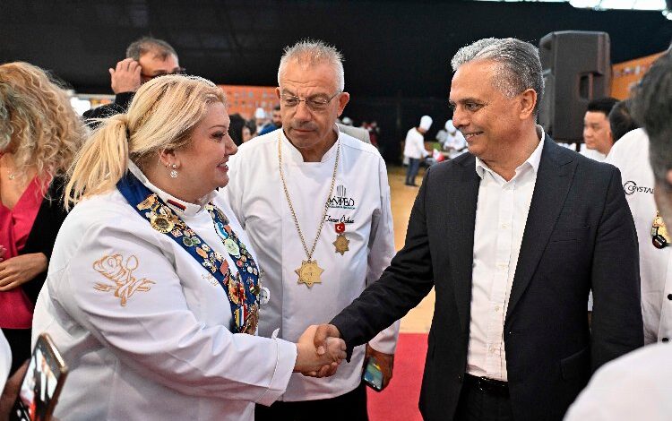 Başkan Uysal’dan GastroAntalya’yı ziyaret Başkan Uysal’dan GastroAntalya’yı ziyaret