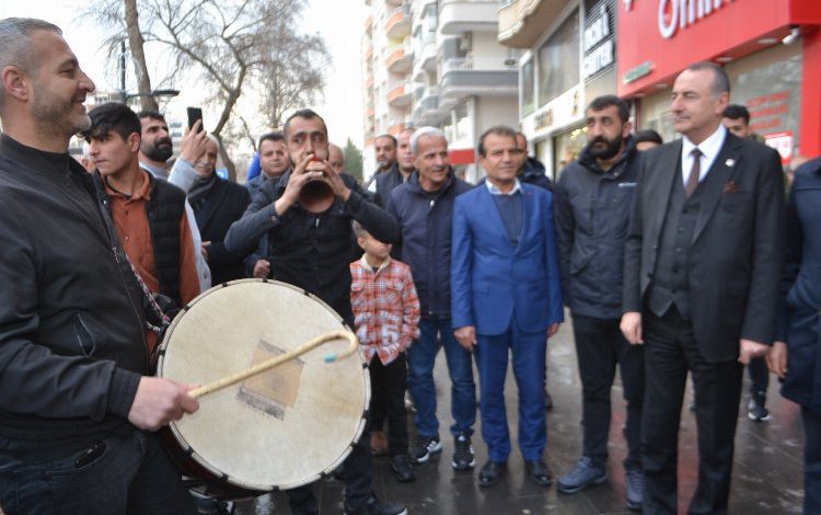 Batman’da davul zurna eşliğinde CHP’ye katıldılar