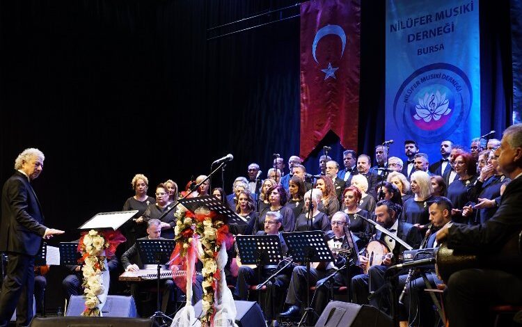 Bursa’da ‘Emel Sayın şarkıları’ ile mest ettiler