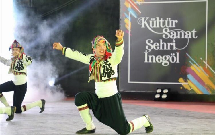 İnegöl’de ‘Halk Dansları’ndan muhteşem gece