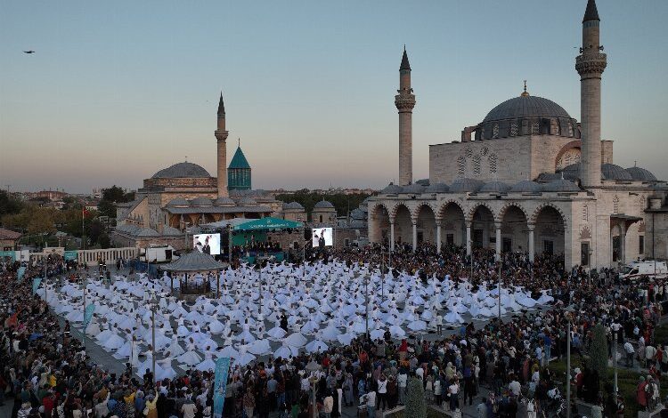 250 semazenin büyüleyen sema ayini