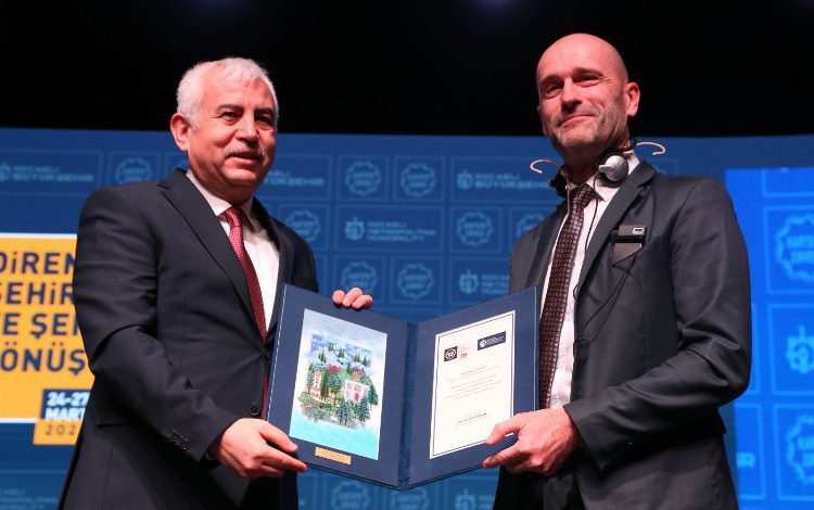 “Dirençli Şehirler ve Şehrin Dönüşümü’’nde iklim ve doğal afetler konuşuldu “Dirençli Şehirler ve Şehrin Dönüşümü’’nde iklim ve doğal afetler konuşuldu