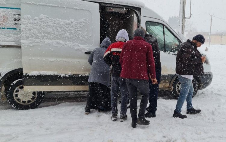 Mardin Kızıltepe öğretmenevi beş bin aileye sıcak yemek dağıttı Mardin Kızıltepe öğretmenevi beş bin aileye sıcak yemek dağıttı