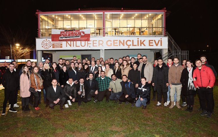 Şadi Özdemir üniversiteli gençlerle buluştu