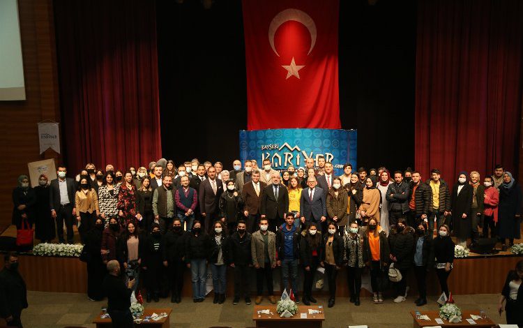 Kayseri’de Büyükkılıç’tan üniversite öğrencilerine: “Kariyer Merkezimiz ile mutlaka tanışın”