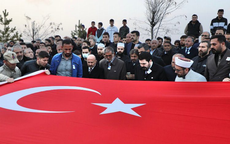 Bursa’da şehit olan memur Ağrı’da son yolculuğuna uğurlandı Bursa’da şehit olan memur Ağrı’da son yolculuğuna uğurlandı