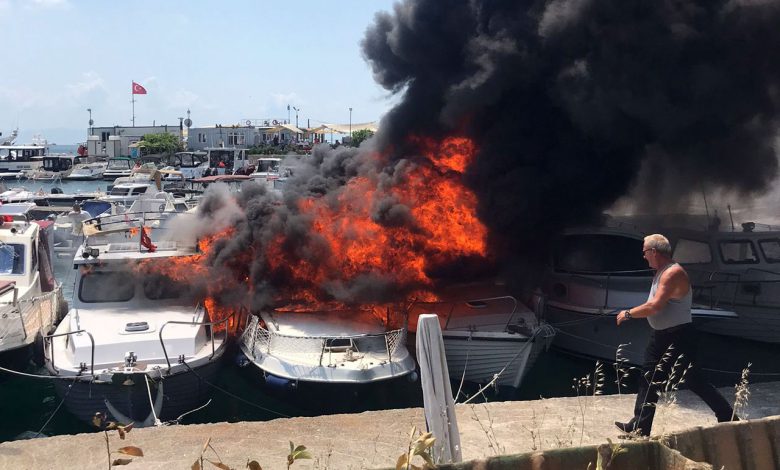 İstanbul Maltepe’de tekneler cayır cayır yandı!