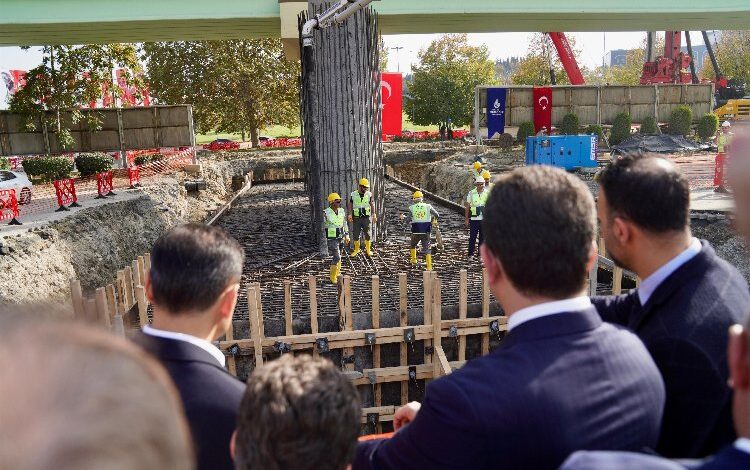 Metro hattının viyadükleri güçlendiriliyor Metro hattının viyadükleri güçlendiriliyor