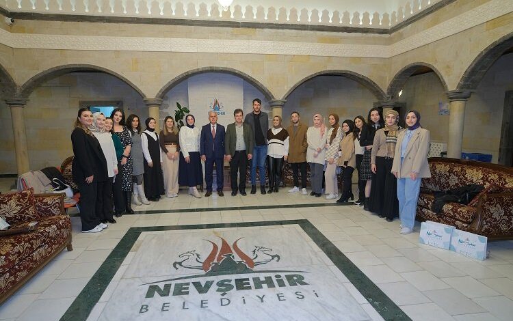 Mehmet Savran’dan Nevşehirli gönüllü gençlere tebrik Mehmet Savran’dan Nevşehirli gönüllü gençlere tebrik