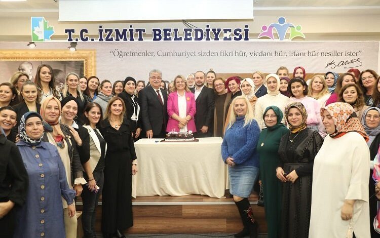 Başkan Hürriyet Öğretmenler Günü’nde eğitimcileri ağırladı Başkan Hürriyet Öğretmenler Günü’nde eğitimcileri ağırladı