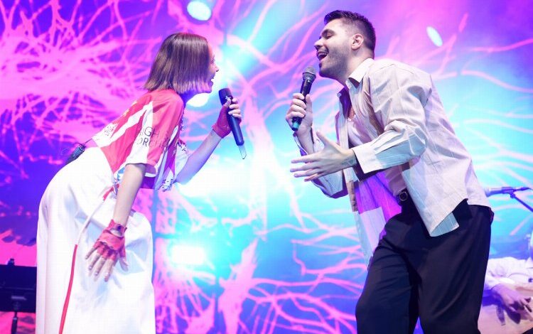 Uludağ’da Zeynep Bastık’tan sürpriz düet Uludağ’da Zeynep Bastık’tan sürpriz düet