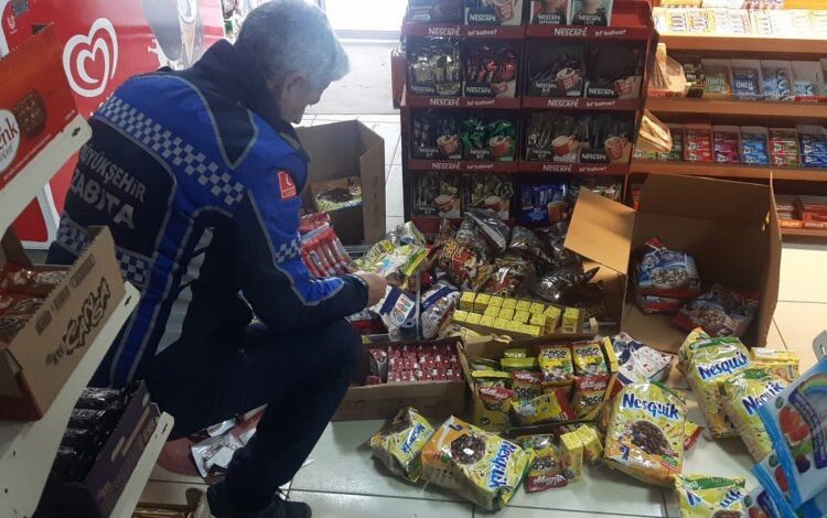 Kocaeli’de tarihi geçmiş yüzlerce ürüne imha! Kocaeli’de tarihi geçmiş yüzlerce ürüne imha!