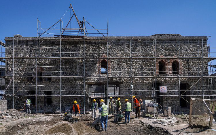 Şehzadeler Konağı’ndaki restorasyon çalışmaları devam ediyor
