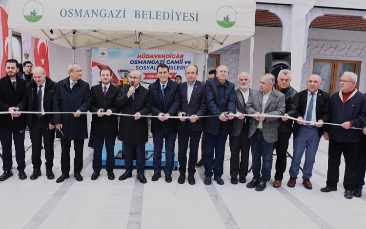 Hüdavendigâr Osmangazi Camii dualarla ibadete açıldı
