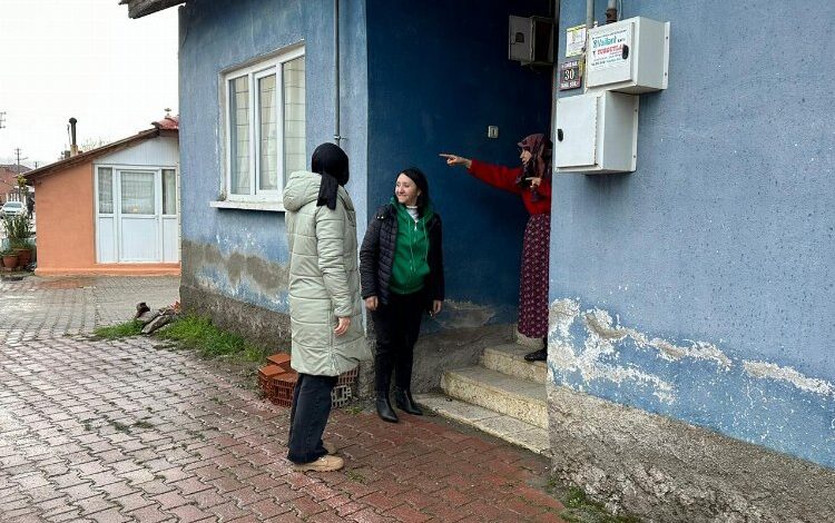 Kadın başkan kapı kapı bereketi çoğaltıyor