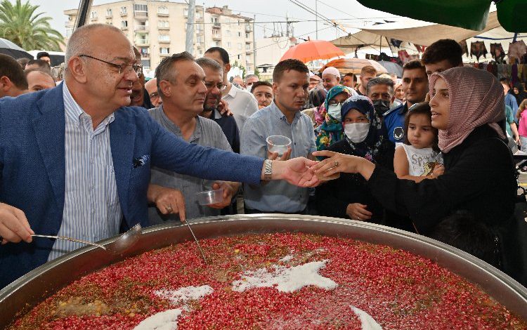 Manisa’da aşure günlerine Perşembe Pazarı’nda devam Manisa’da aşure günlerine Perşembe Pazarı’nda devam
