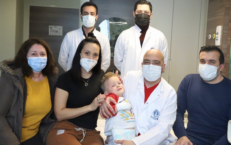 Küçük Alexsandır yaşıtları gibi yürüyebilecek!