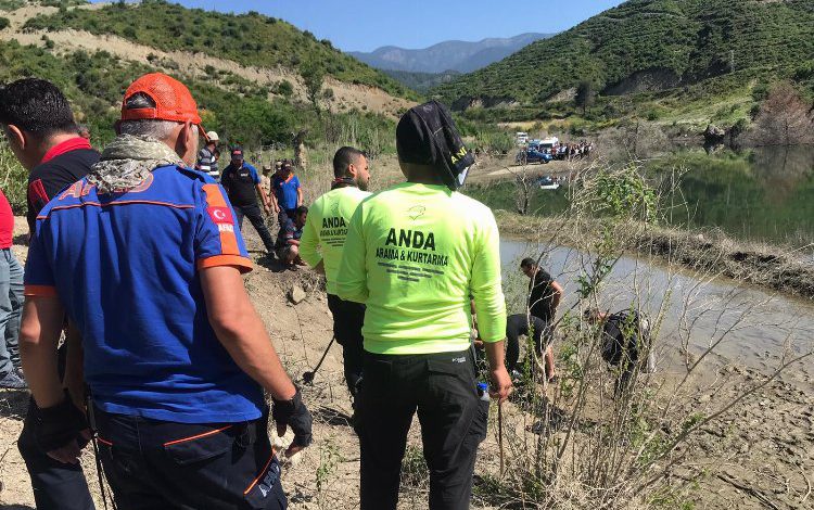 Hatay’da baraja giren iki kardeşten biri hayatını kaybetti Hatay’da baraja giren iki kardeşten biri hayatını kaybetti