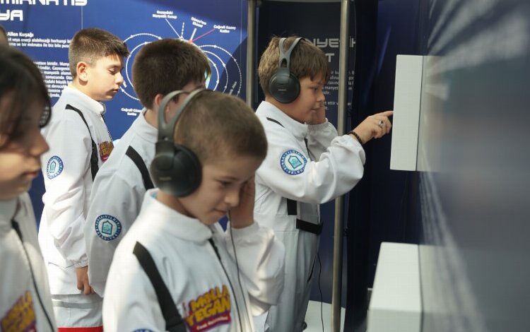 Bursa Yıldırım’da binlerce çocuk uzayla tanıştı