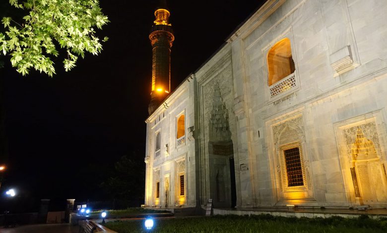 Camilerden sela sesleri yükseldi Camilerden sela sesleri yükseldi