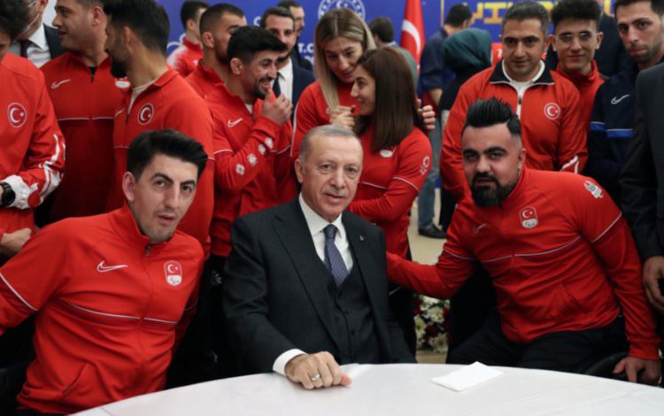 Cumhurbaşkanı Erdoğan sporun yıldızlarıyla buluştu